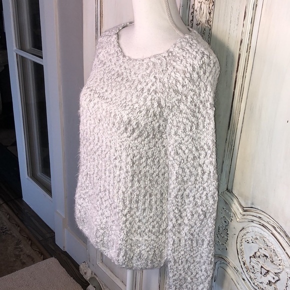 Buffalo Softest Eyelash Yarn in White and Soft Gray Long Sleeve Popover Sweater - Picture 3 of 12